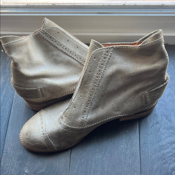 Joe's Jeans Shoes - JOE’S Size 8 Taupe Ankle Booties